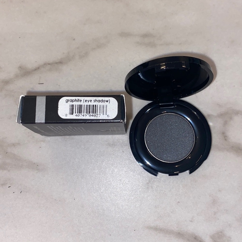 Glo skin beauty eyeshadow ‘graphite’.